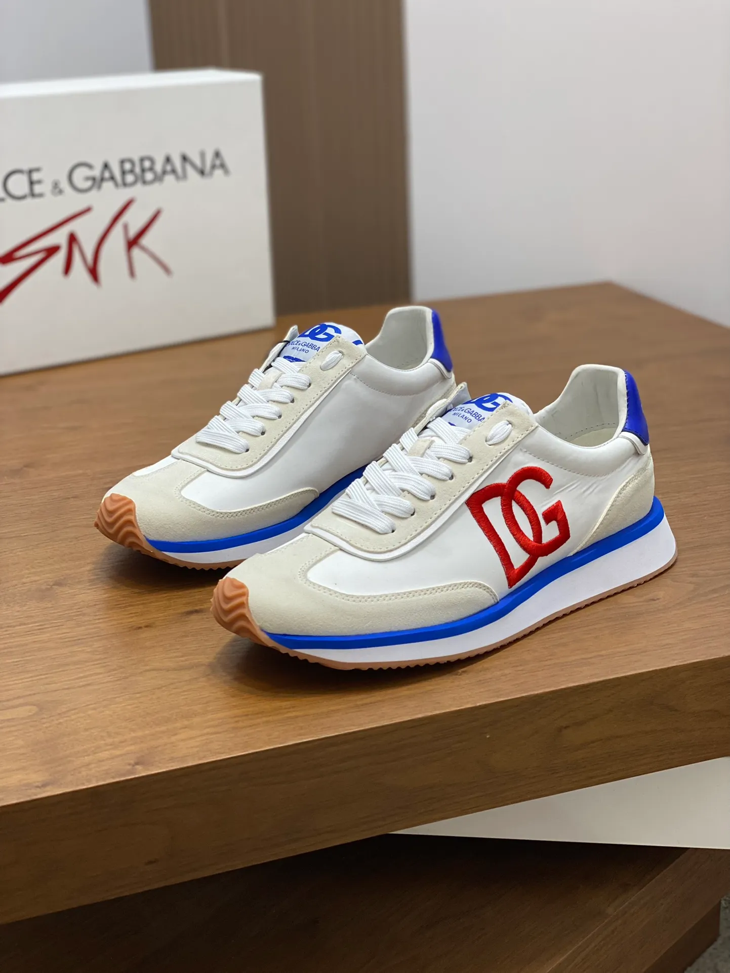 Men's Men's Shoes💰440【New Style】🐝🐝DG••New••Dolce&G*_dgDolce&G*_dgDolce & G*_dg 2024 Early Spring New Men's Lace-up Leather Casual Sports Shoes Made of imported suede cowhide spliced ​​with waterproof fabric, mixed and matched color design, a fashionable and energetic sports shoe that easily meets the needs of modern dressing and highlights the contemporary lifestyle style. The foot is fully lined with cowhide for greater comfort. The tongue and heel are decorated with logos. It is equipped with a rubber outsole. The heel and toe are wrapped to further protect our feet. It is a model worth buying! Size: 39-44 (customized at 38.45)